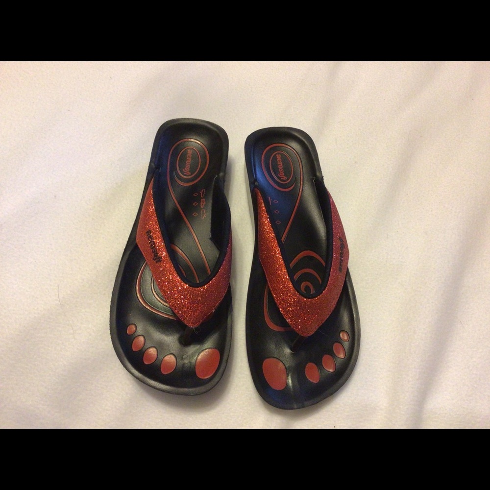 Aerosoft Red sparkly flip flop sandals